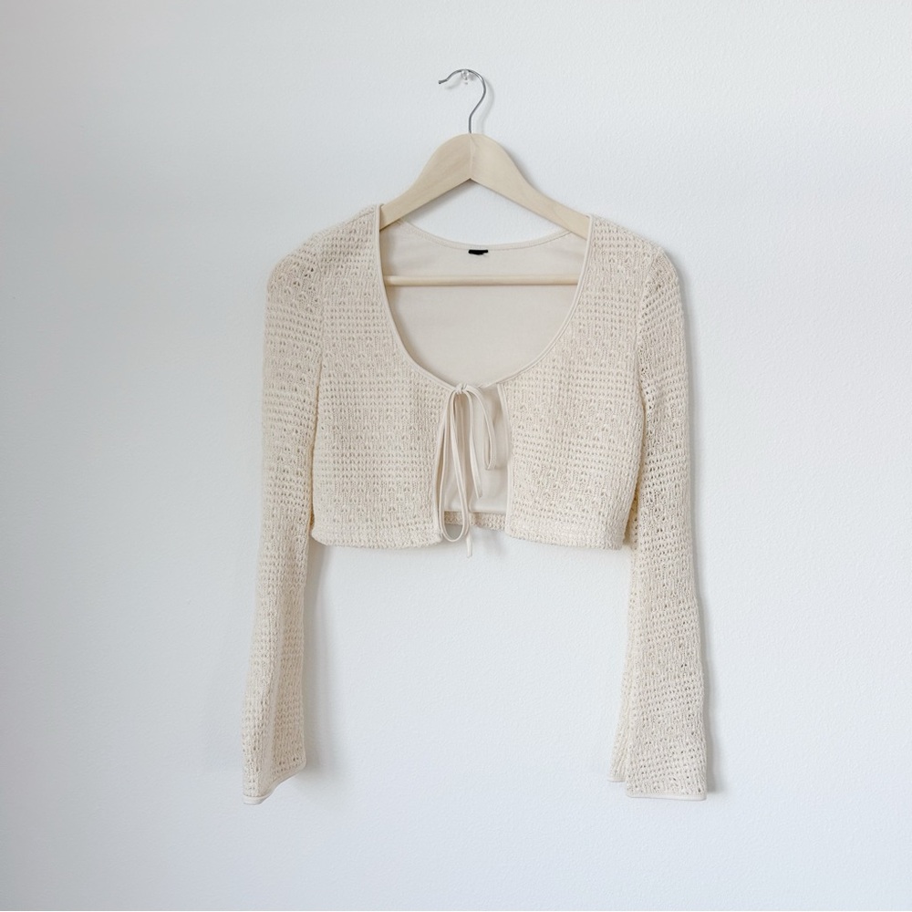 LIKE NEW! CREAM CROCHET BELL SLEEVE TOP WITH TIE DETAIL!